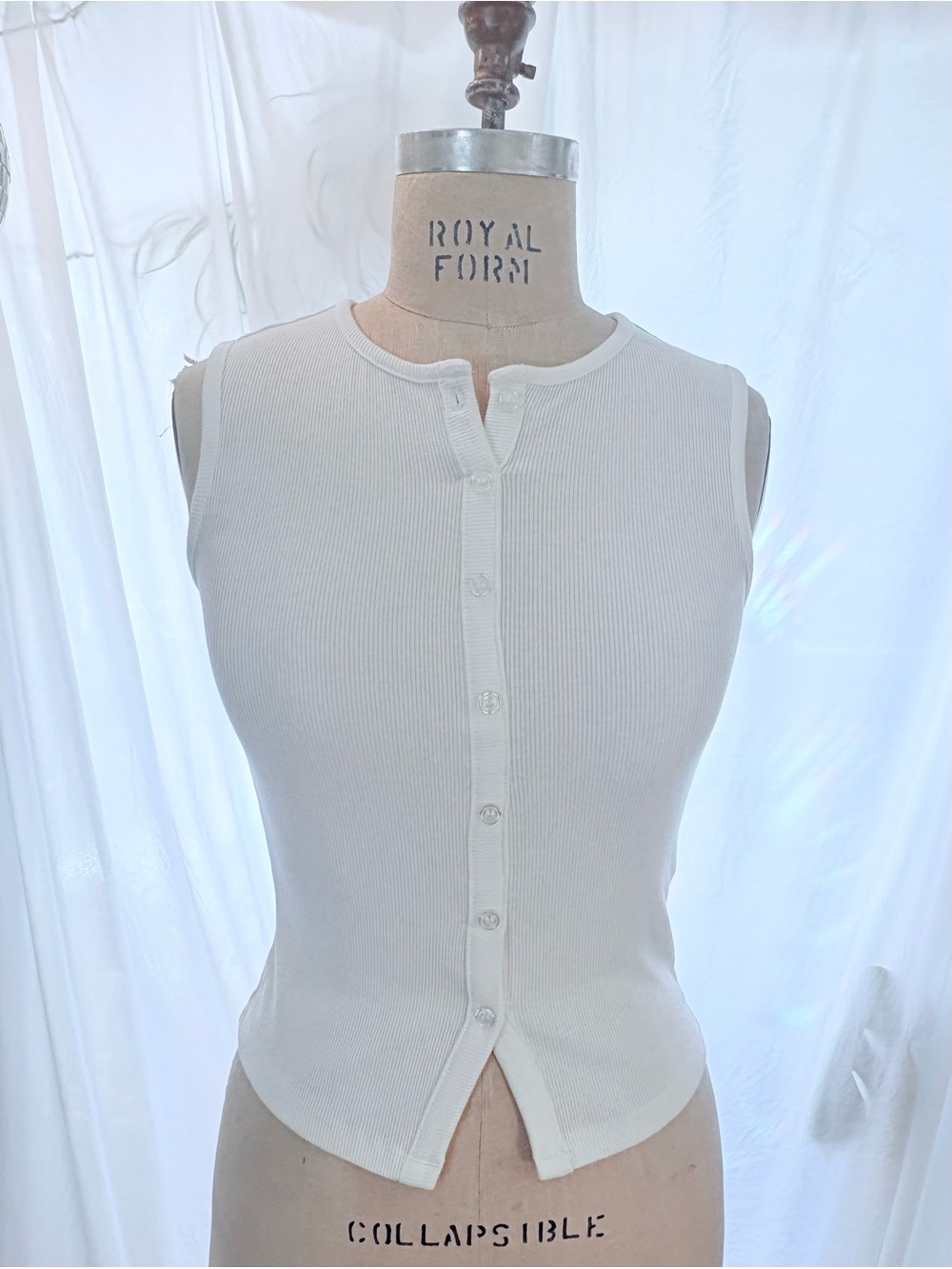 Madden Girl White Ribbed Button Front Sleeveless Tank Top Clean Girl Size S
